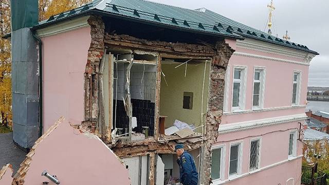 Стена жилого дома обрушилась в Нижнем Новгороде
