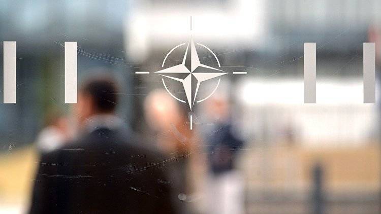 В Крыму порекомендовали США сдерживать НАТО