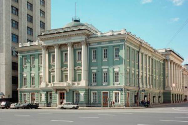 Путин приказал организовать переезд Госдумы в здание в Дом союзов