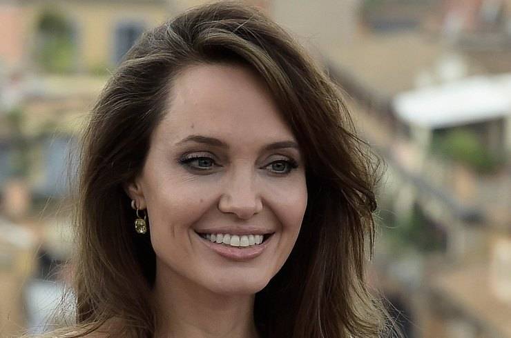 Мишель Пфайффер - Анджелина Джоли в сексуальном топе с глубоким декольте появилась в Риме - 365news.biz - Италия - Рим