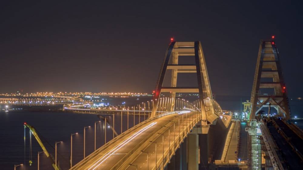 В Совфеде оценили значение начала грузового движения по Крымскому мосту