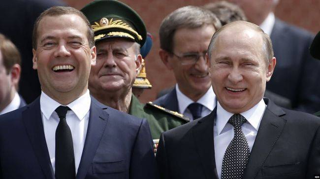 Путин повысил зарплату главам силовых ведомств, Медведеву и самому себе
