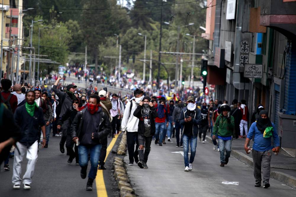 Корреспондент RT пострадал на акции протеста в столице Эквадора