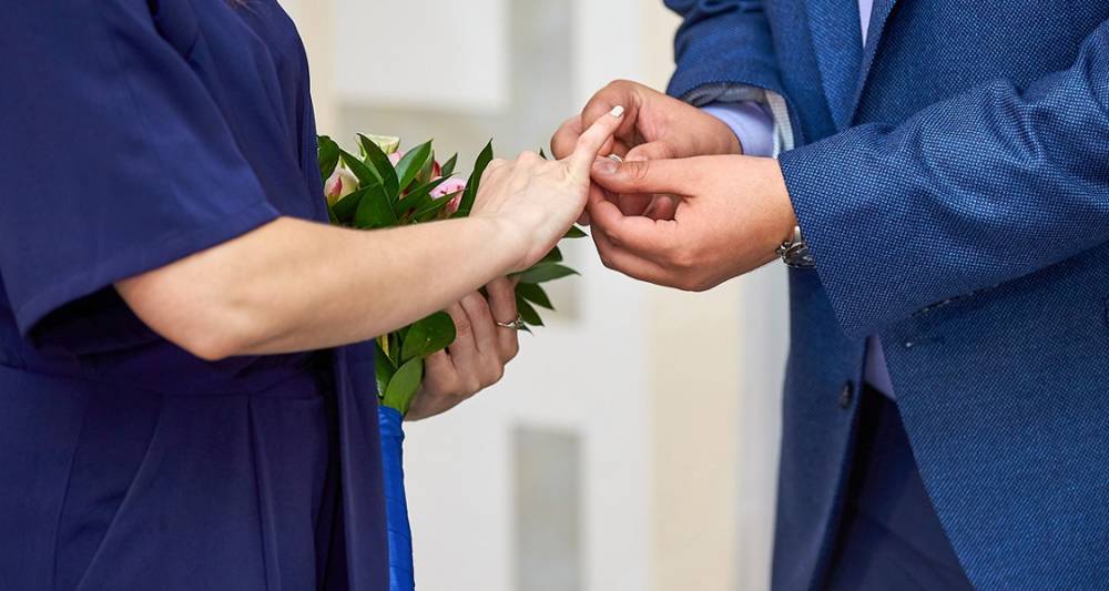 Пожениться в новогодние праздники можно будет в трех ЗАГСах столицы