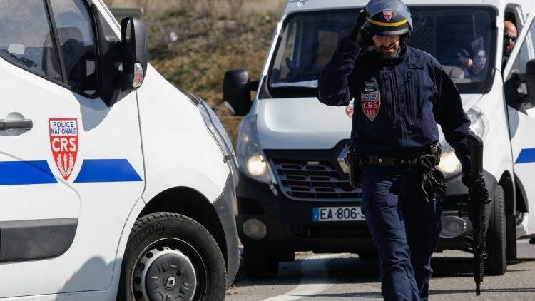 Глава МВД Франции заявил, что уровень террористической угрозы в стране остается высоким