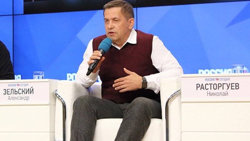 Расторгуев рассказал, как пытался отдать Путину сто долларов в обмен на подарок