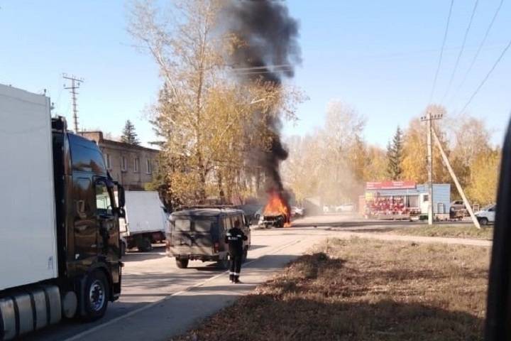 В Новосибирске произошла драка со стрельбой и сожжением автомобилей