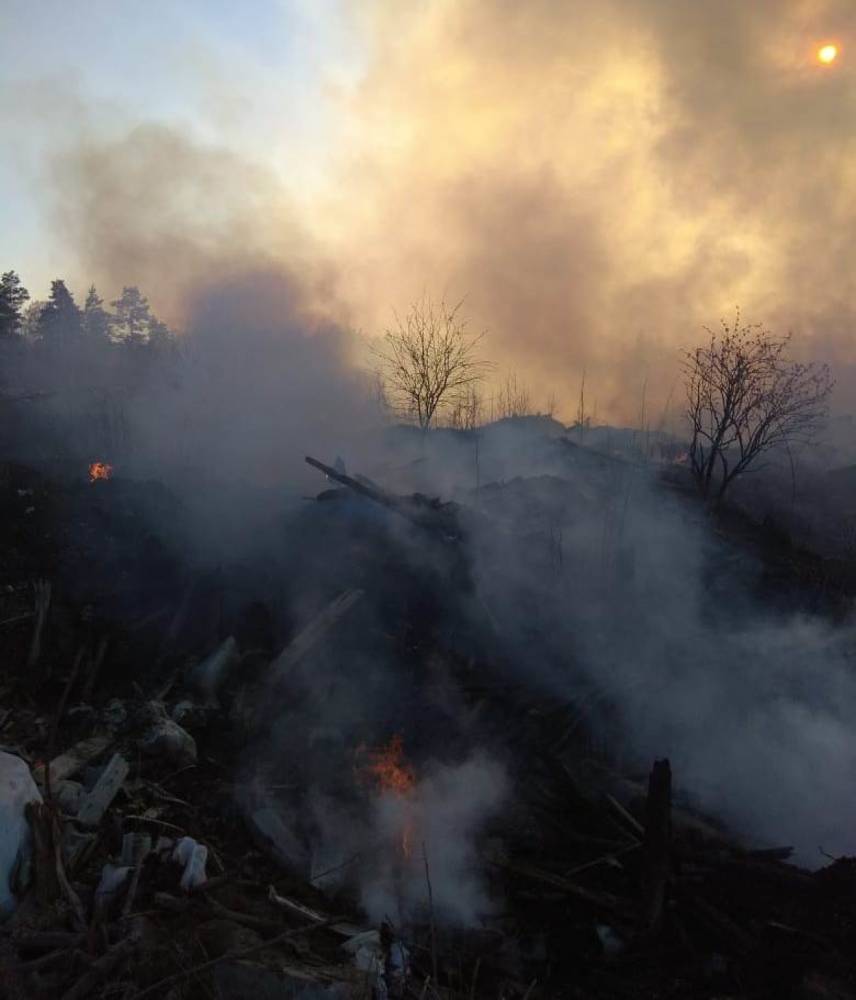 Пожарные Петрозаводска за сутки дважды тушили мусор