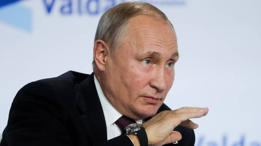 Путин впервые за четыре года поднял зарплату президента