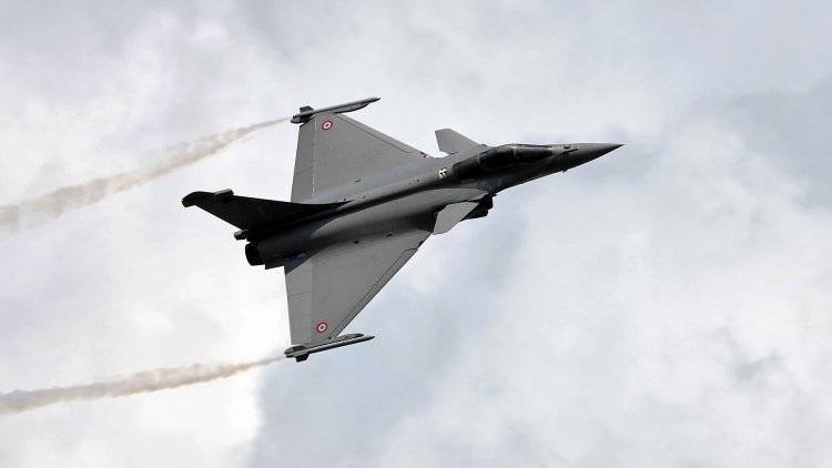 Глава Минобороны Индии прибыл во Францию, чтобы принять первый истребитель Rafale