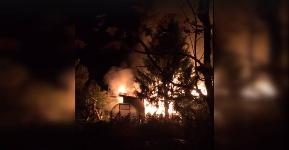 Спасателям удалось потушить крупный ночной пожар в Кировском районе