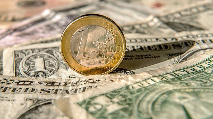 В нужное русло: как могут измениться курсы доллара США и евро до конца осени