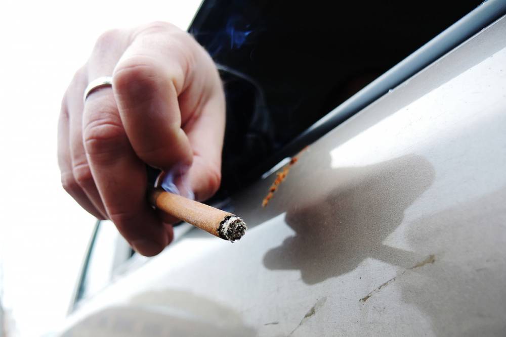 В Россия появился первый оштрафованный за курение на балконе