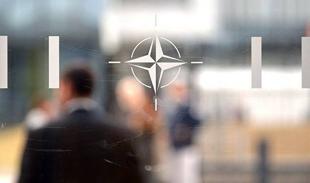 В Крыму порекомендовали США сдерживать НАТО