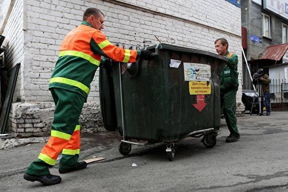 Жителя Челябинска задержали при попытке украсть мусорный контейнер