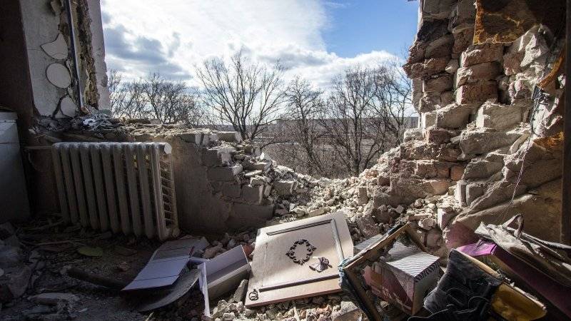 Корреспонденты «Известий» попали под обстрел ВС Украины в Донбассе