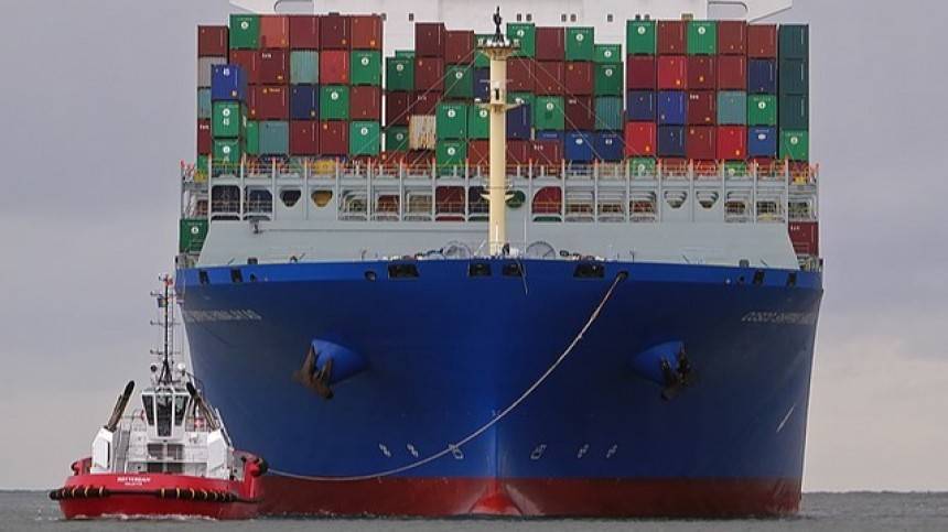 Китайский контейнеровоз Сosco England сел на мель у берегов Владивостока