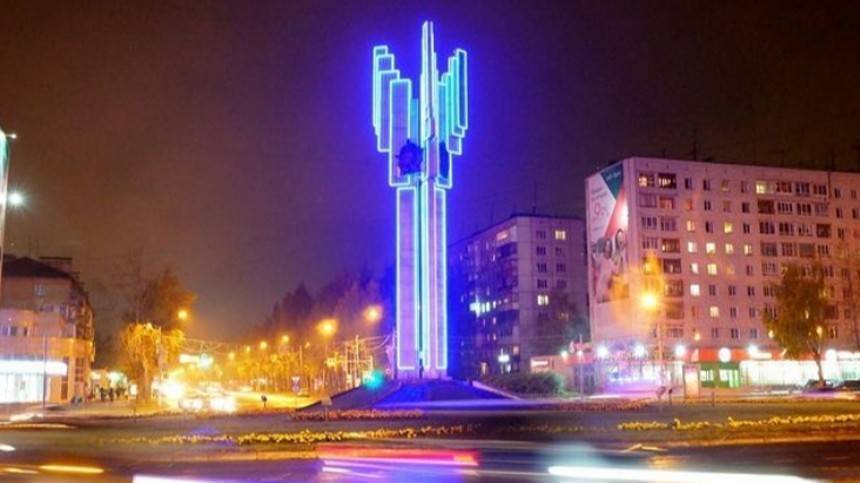 В Сыктывкаре погасла неоновая подсветка на Монументе трудовой славы за полтора миллиона
