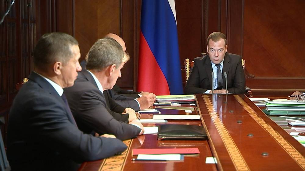 Медведев потребовал завершить обсуждение важного законопроекта