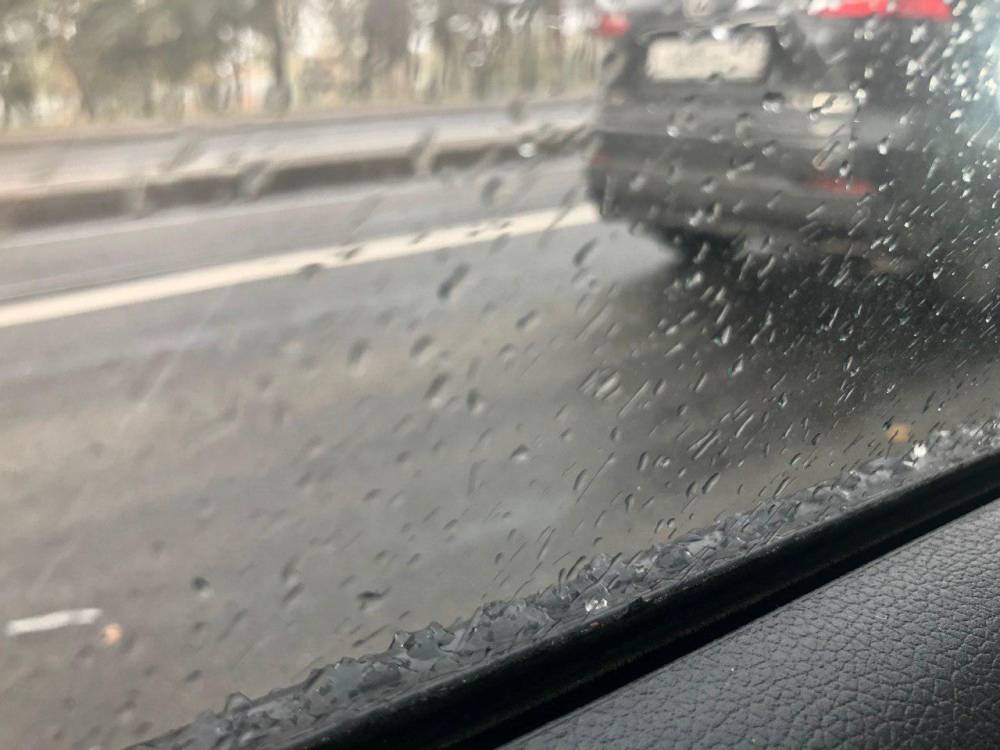 В Петербурге мокрый снег с дождем попал на видео