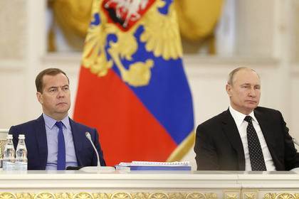 В Кремле объяснили повышение зарплат Путину и Медведеву
