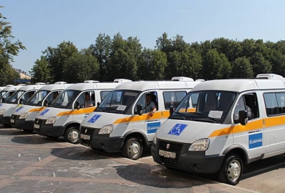 Для перевозки пенсионеров в Псковской области купили 28 машин