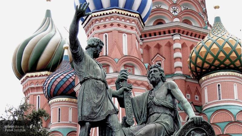 Россияне будут отдыхать три дня в ноябре, напоминает Роструд