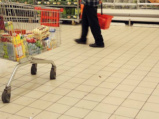В московском супермаркете годовалому ребенку в голову попал осколок бутылки