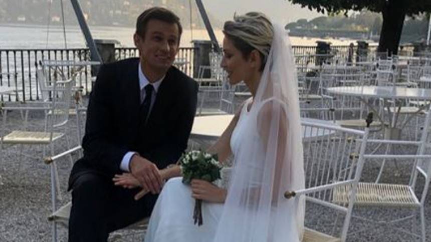 Видео: девушки устроили битву за букет невесты на свадьбе Сергея и Анны Семак