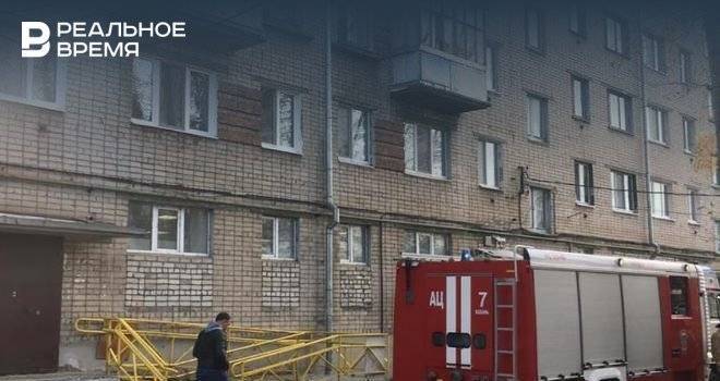 В Казани на пожаре в пятиэтажке спасли трех человек