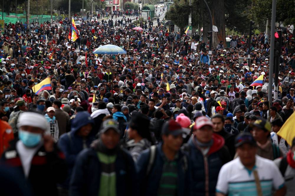 Парламент Эквадора приостанавливает работу из-за массовых протестов