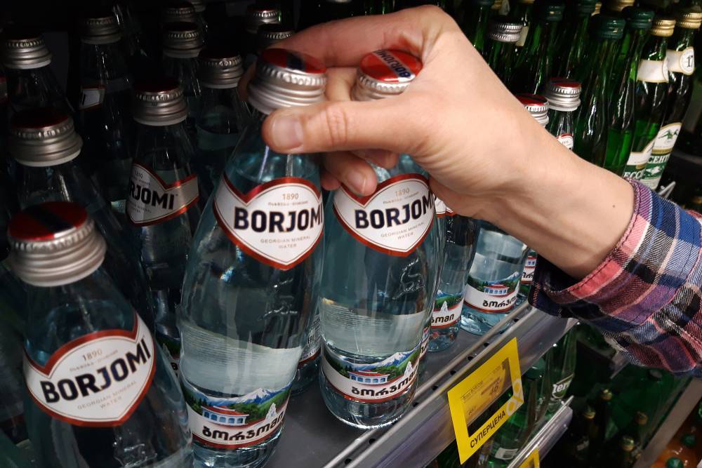 Российские бизнесмены опасаются перебоев с поставками импортной воды