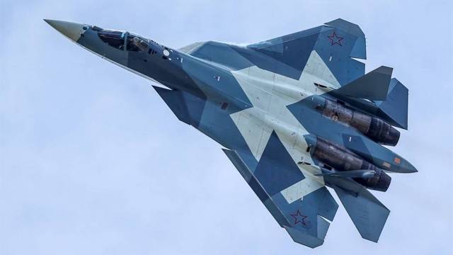 Назван новый покупатель истребителя Су-57