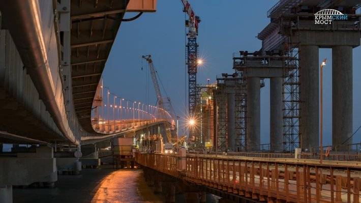 Грузовые поезда по Крымскому мосту запустят в июне 2020 года