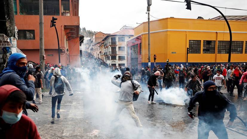 Правительство Эквадора покинуло столицу из-за массовых протестов
