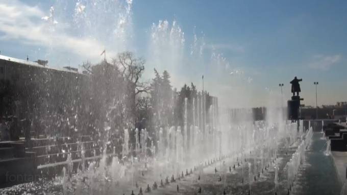 Петербургские фонтаны завершают водный сезон
