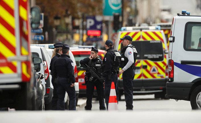 Нападение на полицию Парижа: Макрон призвал мобилизоваться против «гидры исламизма» (Le Figaro, Франция)