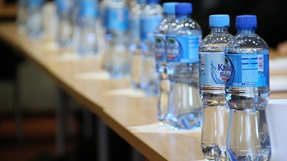 Минпромторг считает заявления о перебоях в поставках воды из-за маркировки преждевременными