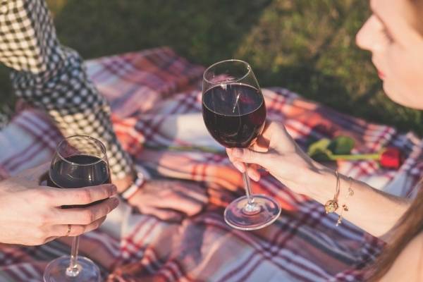 Ученые назвали полезные свойства красного вина