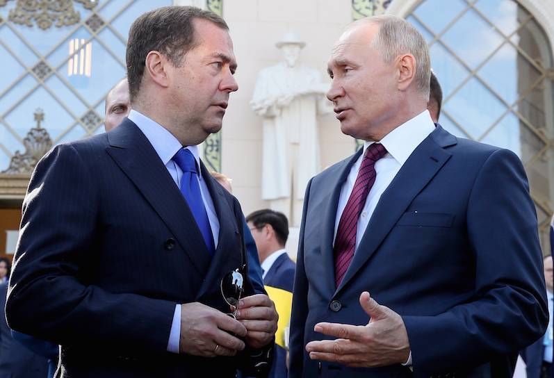 Путин увеличил вознаграждение и проиндексировал зарплату президенту и Медведеву