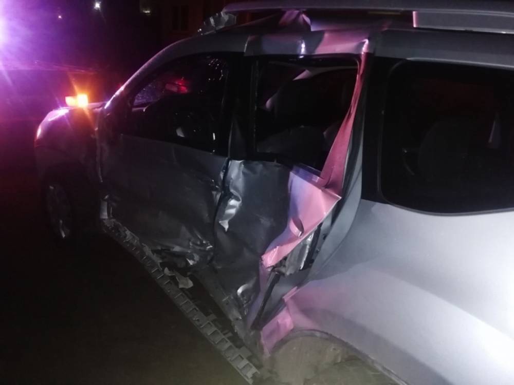 На Киевском шоссе водитель Nissan поплатился за невнимательность разбитой машиной