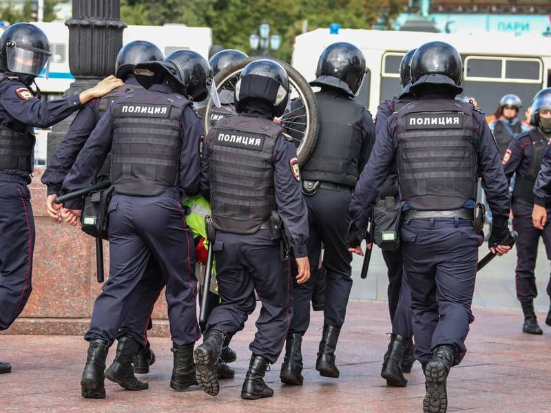 Полиция Москвы подала иски к оппозиционерам на 18 млн рублей