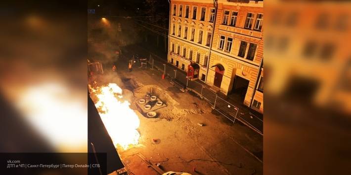 Взрыв газовой трубы и столб огня в центре Петербурга попали на видео