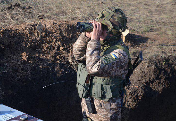 Украинские военные роют в Золотом траншеи для боевой техники