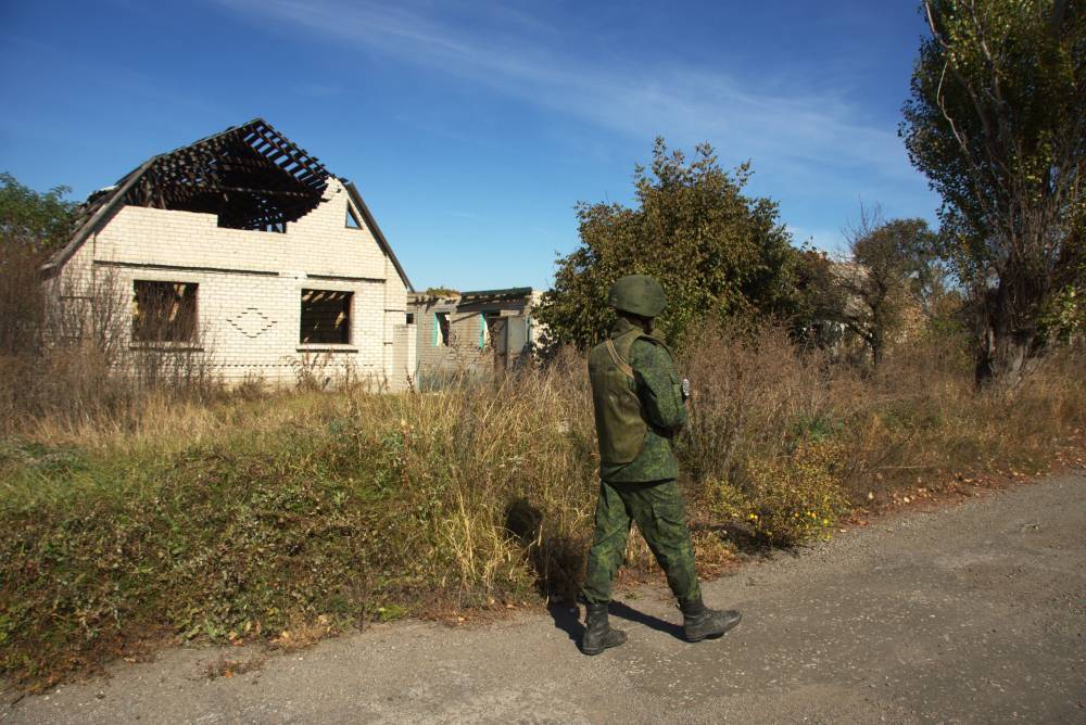 ЛНР: украинские силовики обстреляли поселок накануне разведения войск