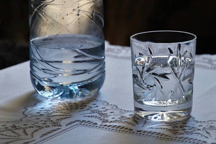 В России предупредили о возможных перебоях с поставками импортной воды