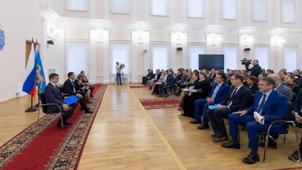 Глава Псковской области пообщался с практикантами в органах исполнительной власти