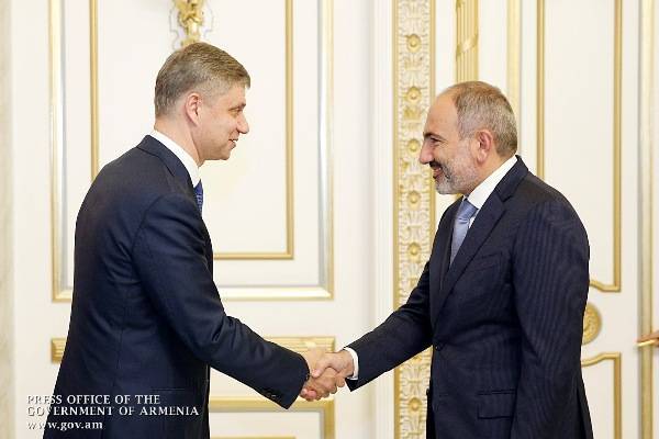 Премьер Армении и глава РЖД обсудили инвестиции и совместные проекты