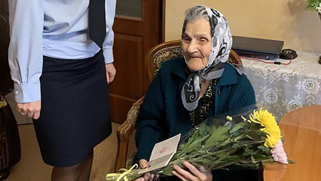 Пенсионерка, прожившая всю жизнь на Украине, стала россиянкой в 99 лет