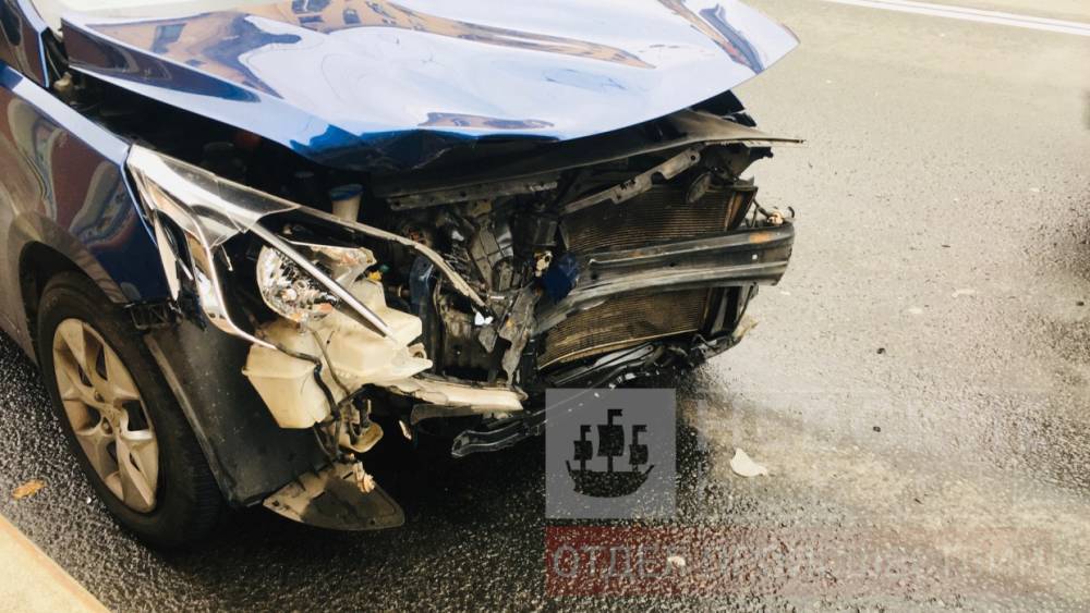 Разбитый Hyundai Solaris на Ждановской улице попал на видео